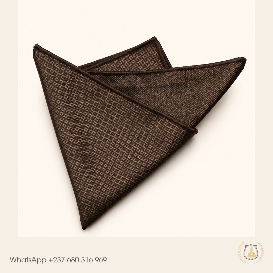 Pochette de costume brun foncé, modèle PC-008